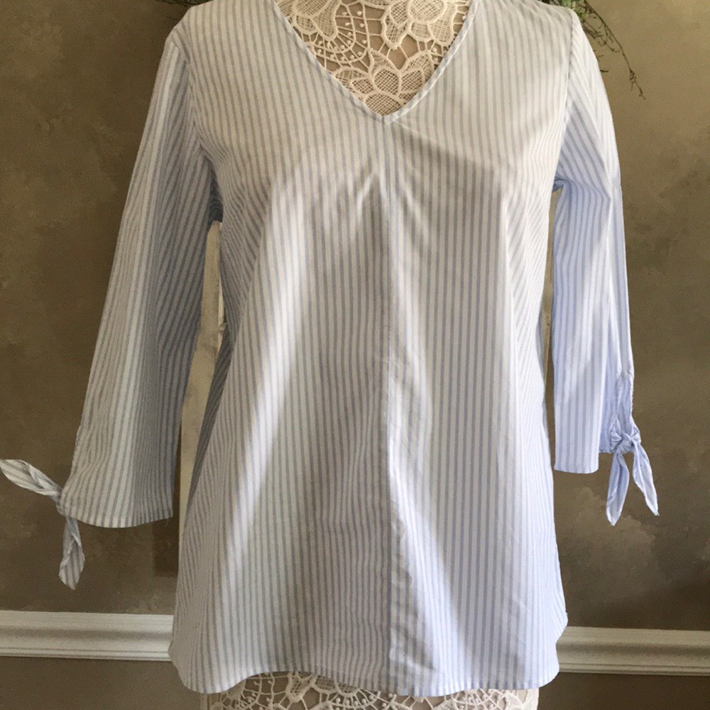 Jones New York blue/white striped top size M